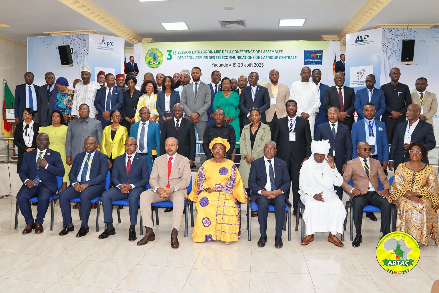 Photo de famille des participants à la session extraordinaire de l’ARTAC, Yaoundé, 19–20 août 2025
